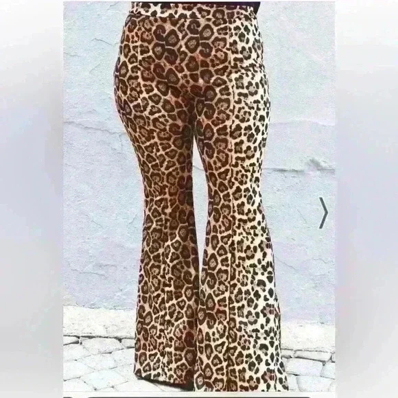 Perfectly Priscilla stretchy leopard flare pants. Size Large. New with tags! 🐆 - Picture 1 of 6